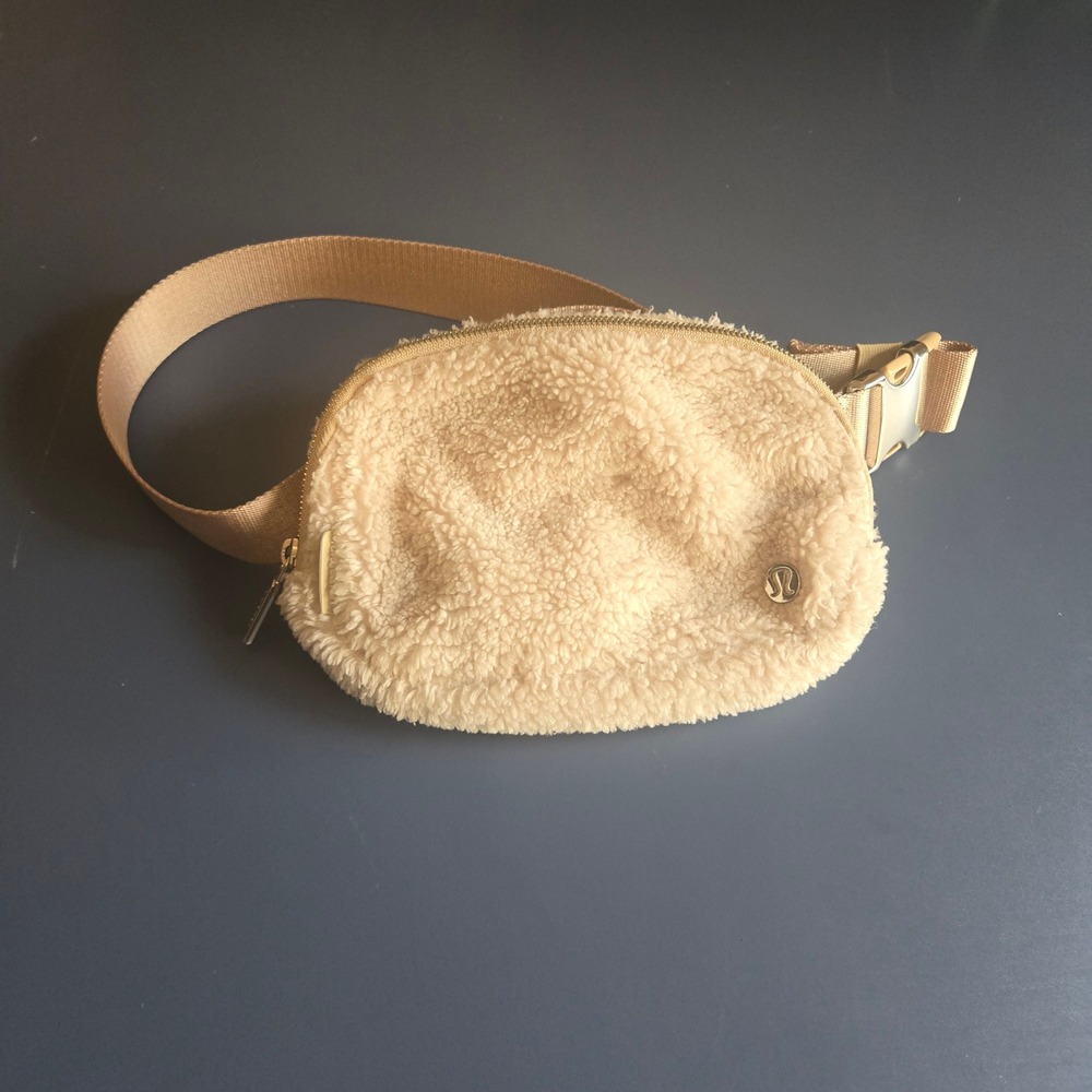 Lululemon Everywhere Belt Bag Sherpa Fleece Cream Gold Hardware 1L Waist Pack